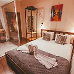 Pigeon Valley Stone House 4*