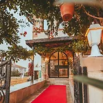 فندق مبيت وإفطار Pigeon Valley Stone House 4*