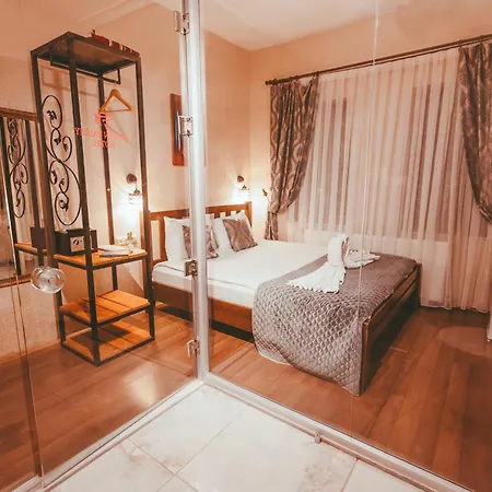 Pigeon Valley Stone House Bed & Breakfast