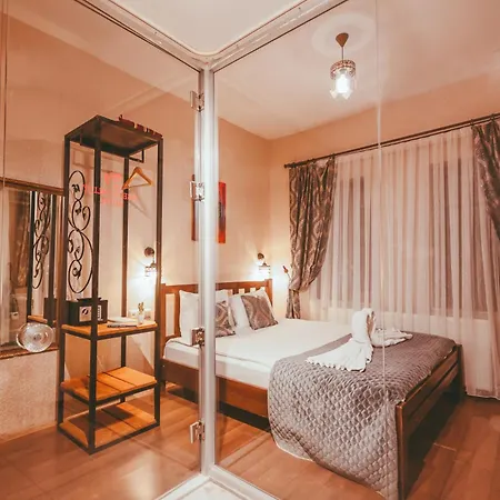 Pigeon Valley Stone House Bed & Breakfast 4*