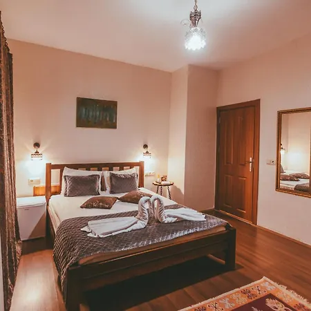 Pigeon Valley Stone House Bed & Breakfast 4*