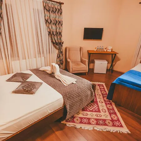 Pigeon Valley Stone House Bed & Breakfast 4*