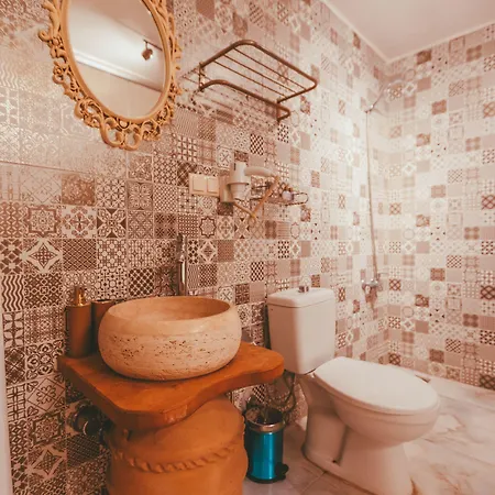 Pigeon Valley Stone House Bed & Breakfast 4*