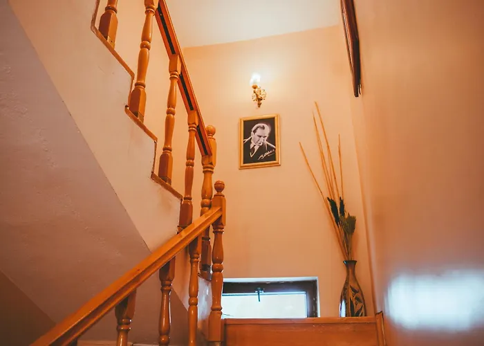 Pigeon Valley Stone House Bed & Breakfast 4*