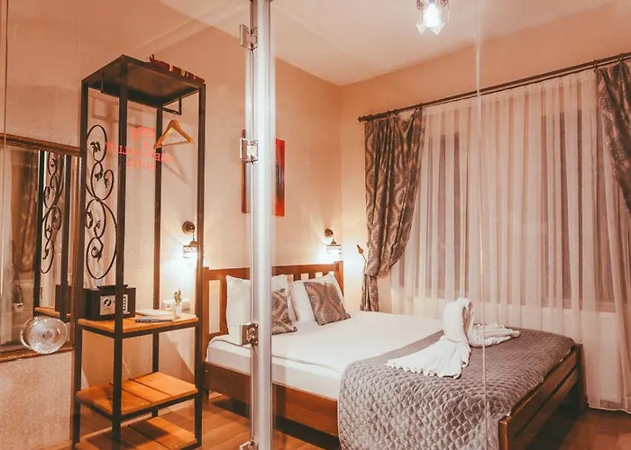 Pigeon Valley Stone House Bed & Breakfast 4*