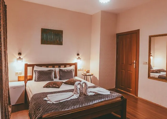 Pigeon Valley Stone House Bed & Breakfast 4*