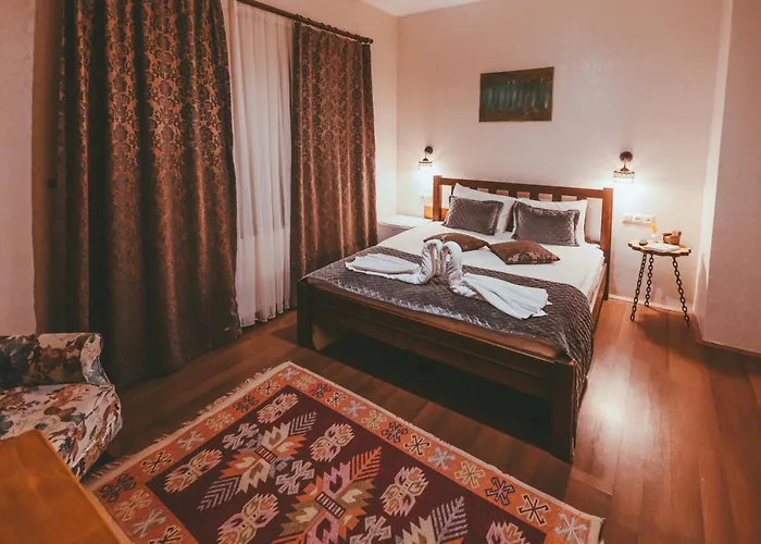 Pigeon Valley Stone House Bed & Breakfast 4*